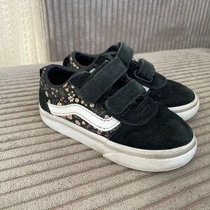 Size 6 / Toddler Girl Vans Sneakers